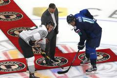 Connor McDavid a Anže Kopitar, před přípravným zápasem před SP