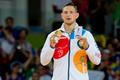 OH 2016, judo do 100 kg, finále : Lukáš Krpálek s fotografií zesnulého Saši Jurečky