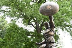 Kapitán Amerika se dočkal nadživotní sochy v Brooklynu