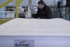 Reklama: Chytrá matrace proti nevěře