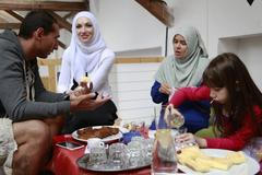 Snídaně muslimů, židů a křesťanů v Praze