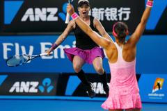 Šafářová a Matteková-Sandsová slaví titul na Australian Open 2015