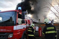 požár továrny v Turnově