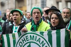 Demonstrace fanoušků Bohemians před magistrátem 31.3. + zastupitelstvo