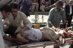 Sebevrah zaútočil na pohřeb prominentního právníka. Zemřelo více než šedesát lidí