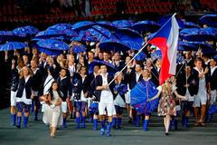 Olympiáda zahájení - Češi - vlajkonoš Petr Koukal