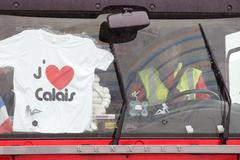 Foto: Milujeme Calais. Lidé vyšli do ulic kvůli uprchlickému táboru