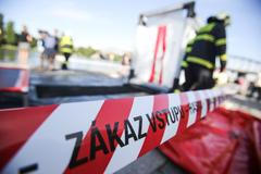 Cvičení hasičů na Vltavě