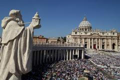 Na Svatopetrském náměstí ve Vatikánu se zúčastnily svatořečení Matky Terezy tisíce lidí.