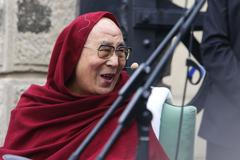 Dalajlama v Praze - přivítání na Hradčanském náměstí