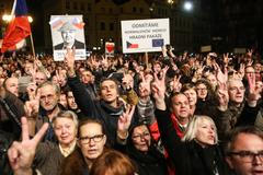 Pithart: ČR se nesmí stát firmou, ani obchodovatelnou položkou. Záznam ze Staroměstského náměstí