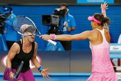 Šafářová a Matteková-Sandsová slaví titul na Australian Open 2015