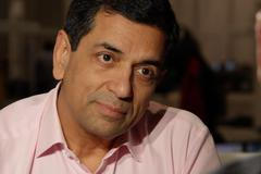 Peníze dávám, protože můžu, v hromadění aut a baráků smysl nevidím. Zisk nemůže být cíl, říká Suri