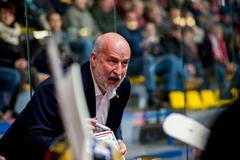 Jiří Režnar na střídačce Orlů