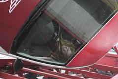 otočný simulátor vzhůru nohama holka