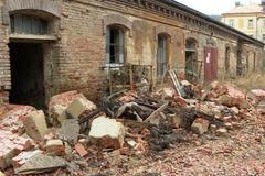 Schindlerovu továrnu v Brněnci chtějí opravit. Vrátí tam ostnatý drát i hlídky SS