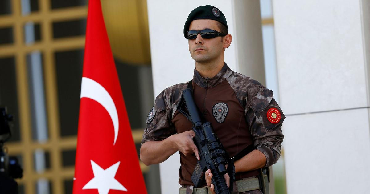 Turecká policie při dalším zásahu proti Islámskému státu zadržela 125 lid