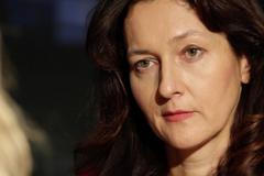 Dítě od náhradní matky stojí 300 tisíc, ženy často předstírají, že ho donosily samy, říká režisérka