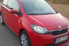 Auto se stočeným tachometrem