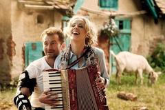 Recenze: Bezva ženská na krku