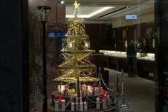 Vánoční strom z pravého zlata má rozehnat chmury nad stavem globální ekonomiky