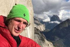 Adam Ondra těsně pod vrcholem