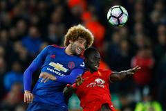 Liverpool - Manchester United: Sadio Mane a Marouane Fellaini