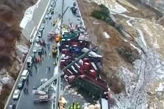 V Číně se na dálnici srazilo skoro čtyřicet aut