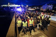 17. listopad 2016 - průvod extremistů z Letné k Betlémské kapli