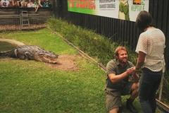 Nebezpečná žádost o sňatek. Jejím svědkem byl obrovský krokodýl