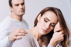 Nápad lékaře, jak omezit rozvody Čechů. Manželé by se na rok povinně rozešli