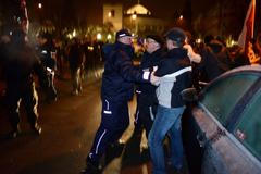 Demonstranti blokují polský parlament.