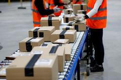 Amazon, e-shop, balíky - ilustrační foto