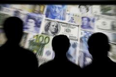 Peníze, bankovky - ilustrační foto