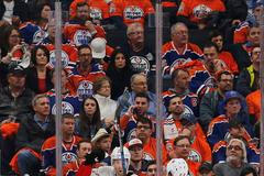 Zázračné představení amerického mladíka, Kempného premiéra a Frolíkův gól. Tak začal stý ročník NHL