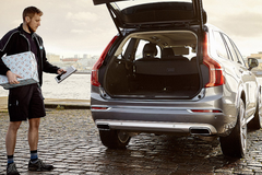 Doručování zásilek do vozu Volvo