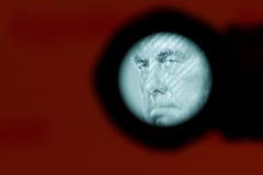 Rex Tillerson v objektivu kamery na tiskové konferenci.