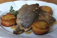 Tip na rychlý oběd: Pstruh s máslovou omáčkou