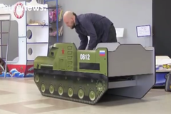 Youtube: Postýlky ve tvaru vojenské techniky