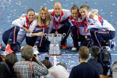 Češky se radují z vítězství ve Fed Cupu 2016