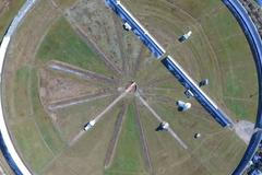 Dejte nám peníze, jinak podle průměru největší radioteleskop doslouží, varují vědci