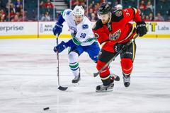 NHL: Calgary Flames vs. Vancouvec Canucks (Nakládal)