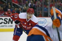 Jakub Vrána při své premiéře v NHL