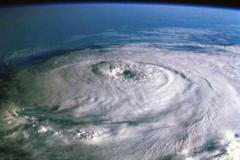 Letadlo se vydalo na velmi turbulentní let přímo do oka hurikánu Matthew