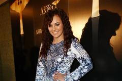 Píseň Mám boky jako skříň je odpověď na útoky bulváru, říká Ewa Farná