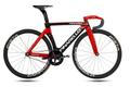 Moderní dráhové kolo Pinarello.