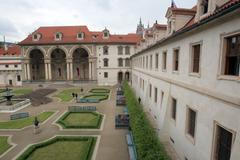 Předseda senátu Milan Štěch ve své kanceláři