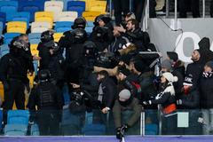 LM, Dynamo Kyjev-Besiktas: police zasahuje proti fanouškům Dynama Kyjev