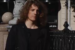 Zacházejte se mnou jako s člověkem, přeje si muž, který se cítí jako žena