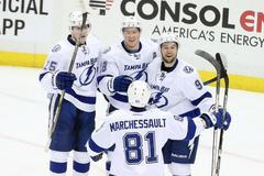Radost hokejistů Tampy (Ondřej Palát)
